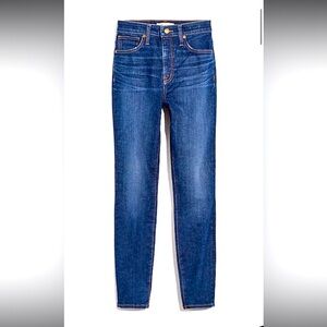 Petite Curvy High-Rise Skinny Jeans in Moreaux Wash Size 32P